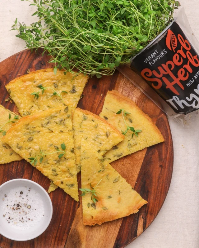 Craving something savoury and herbaceous? This superb herb-loaded socca hits the spot! 🌿😋 

#SoccaLove #HerbInfusion